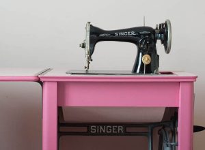 Une Singer, une !